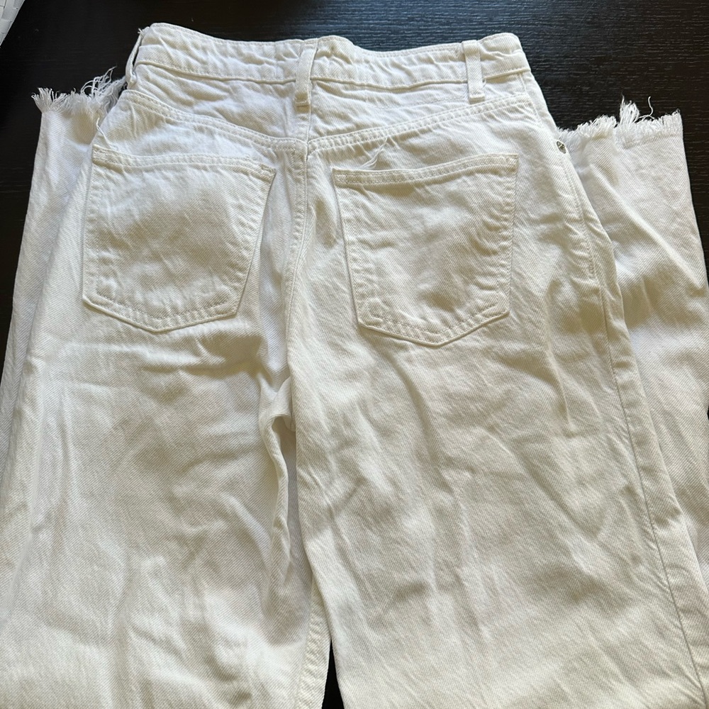 Like new super soft white Zara jeans 2